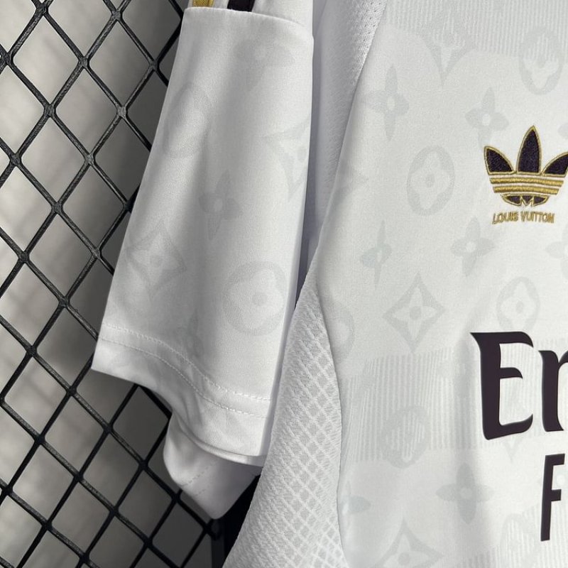 24/25 Real Madrid season joint model clover special edition jersey