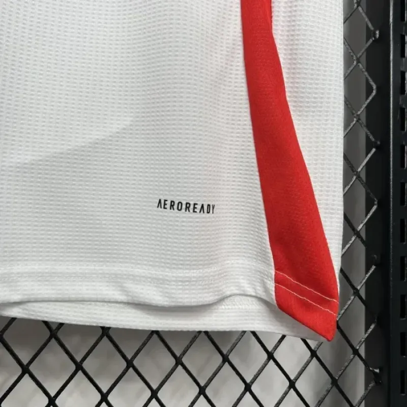 24/25 Fulham Home Football Shirt 1:1 Thai Quality