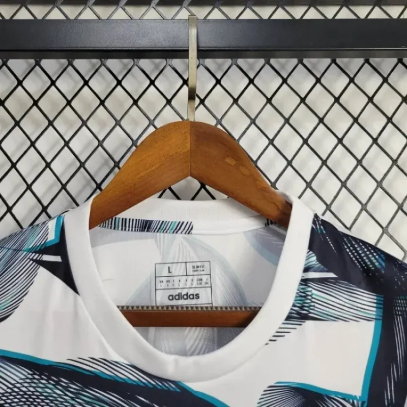 24/25 Newcastle United pre-match kit
