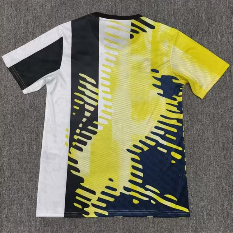 Juventus 24/25 pre-match kit