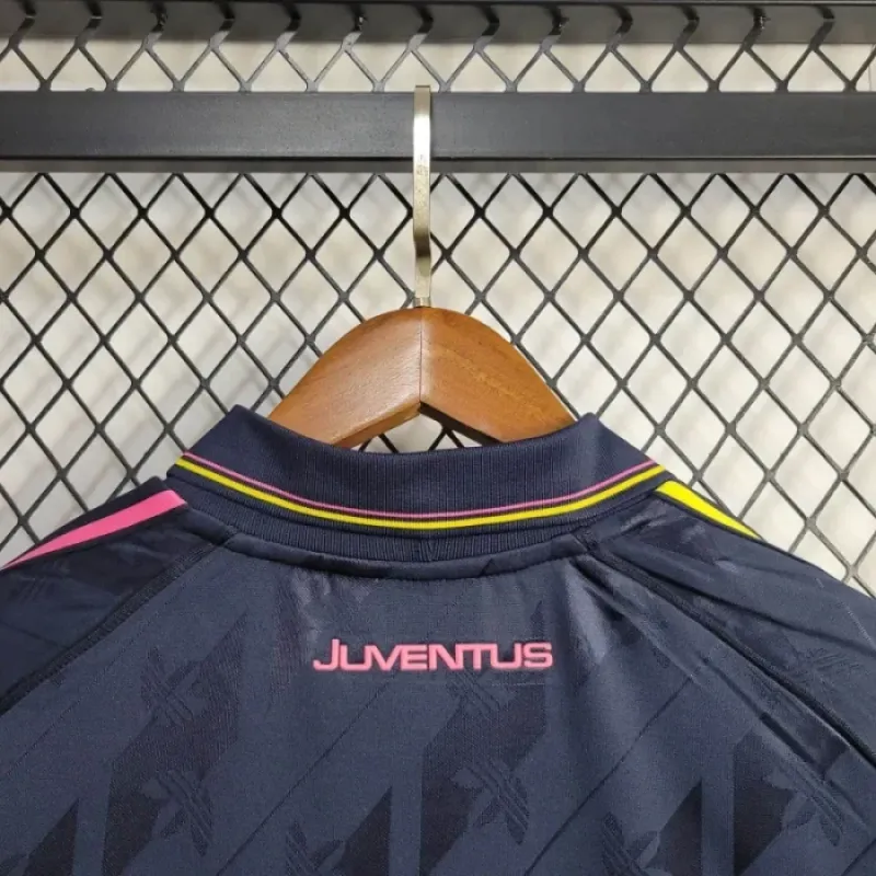 Juventus 24/25 Retro Football Jersey