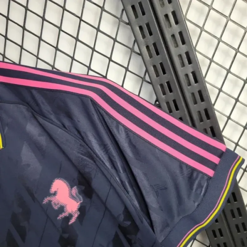 Juventus 24/25 Retro Football Jersey
